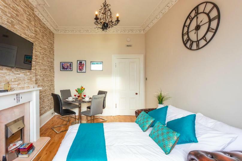 Clyde View Apartment เฮเลนส์บะระ ภายนอก รูปภาพ
