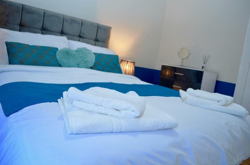Clyde View Apartment เฮเลนส์บะระ ภายนอก รูปภาพ
