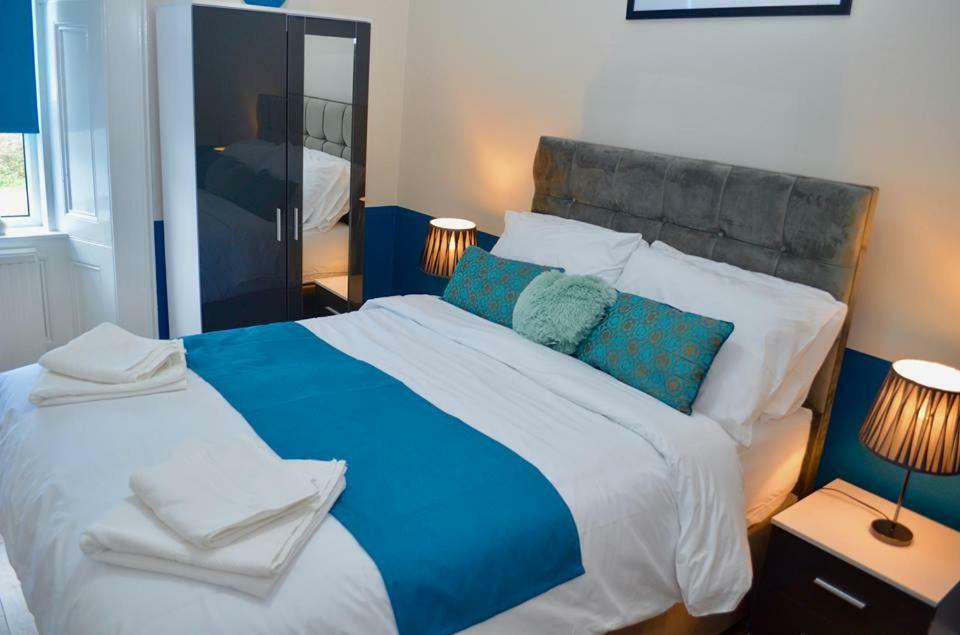 Clyde View Apartment เฮเลนส์บะระ ภายนอก รูปภาพ